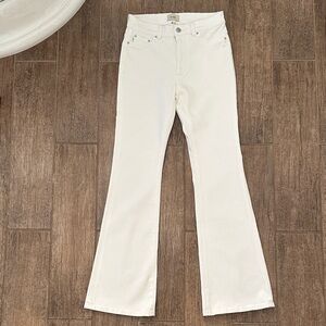 NWT, DL 1961 Women's White Flared Jeans, Size 28.